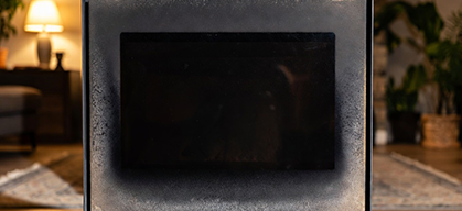 La vitre de mon poêle à bois noircit vite : pourquoi et comment y remédier ?